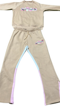 Load image into Gallery viewer, Floral Lean flaired joggers set
